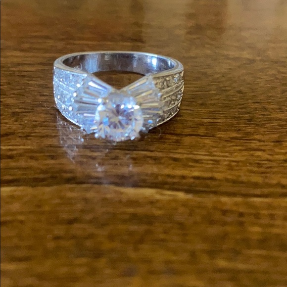 Sterling silver CZ stone ring - Picture 3 of 6